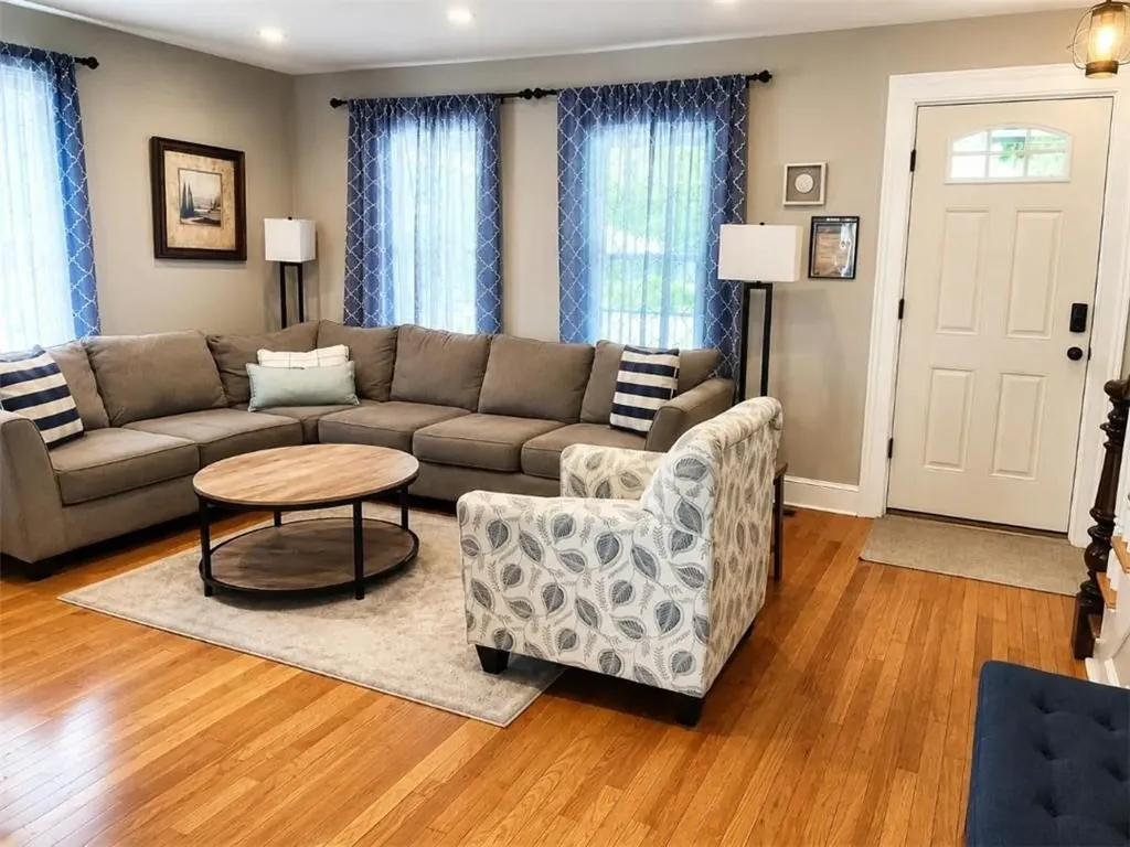 30 Gibson Avenue Narragansett RI 02882