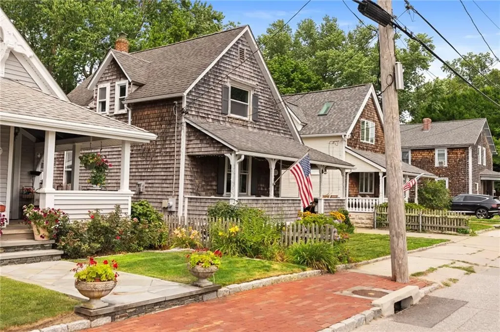 101 Sheldon Street Cranston RI 02905