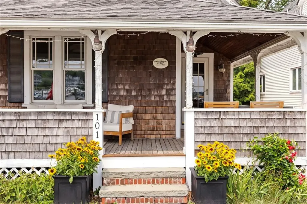101 Sheldon Street Cranston RI 02905