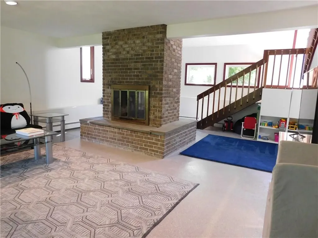 4 Glendale Circle North Kingstown RI 02852