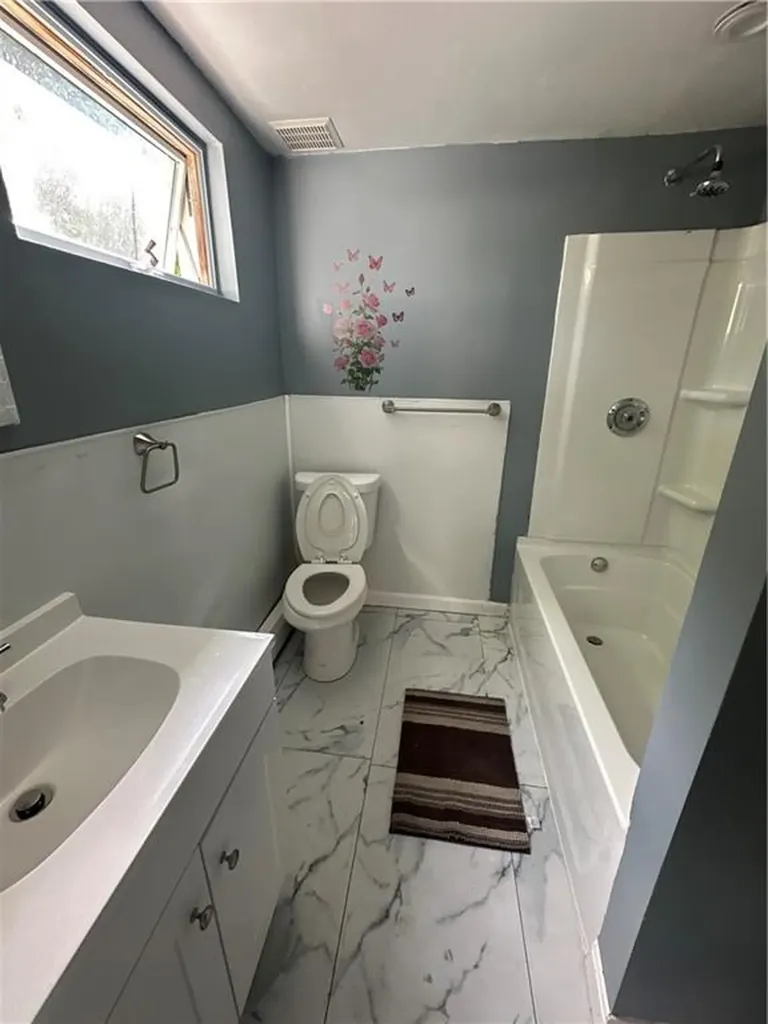 107 Earl Street West Warwick RI 02893