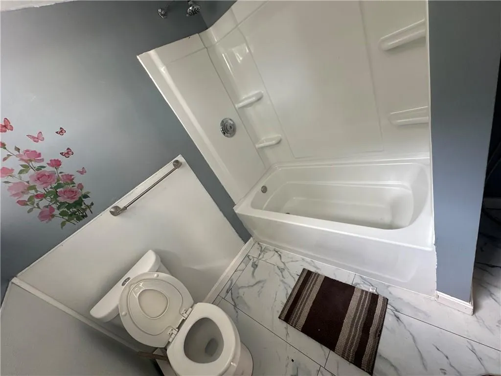 107 Earl Street West Warwick RI 02893