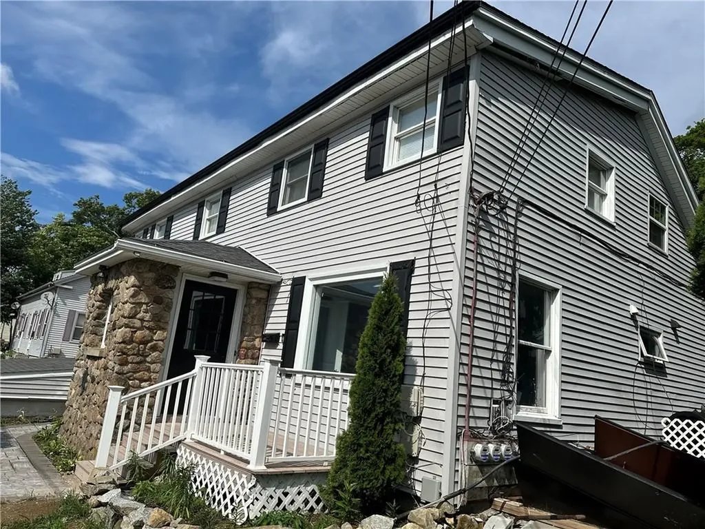 107 Earl Street West Warwick RI 02893