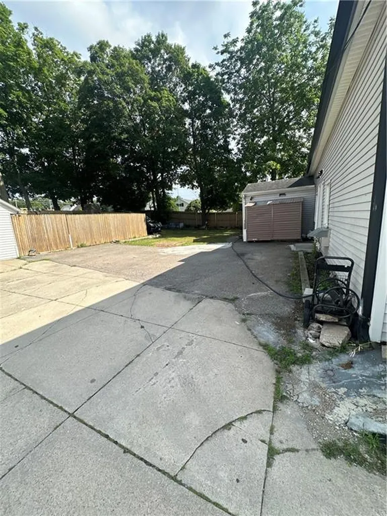 107 Earl Street West Warwick RI 02893