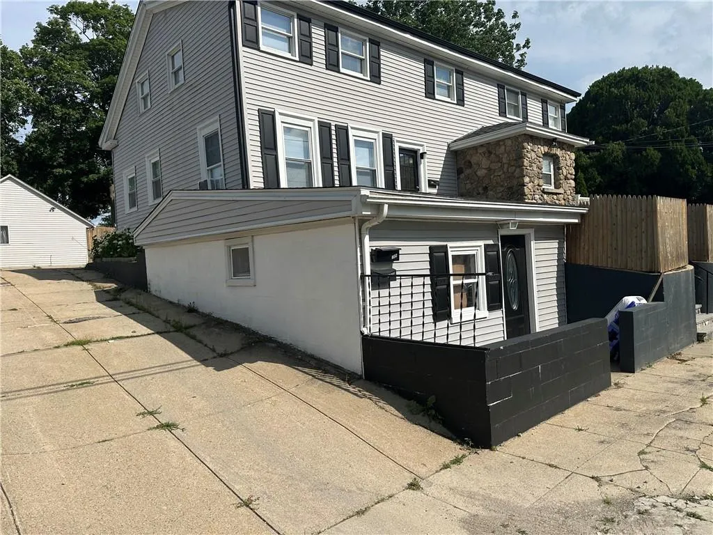107 Earl Street West Warwick RI 02893