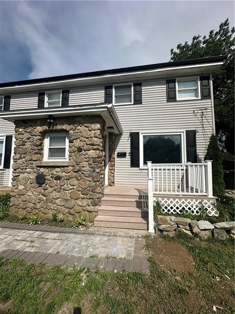 107 Earl Street West Warwick RI 02893