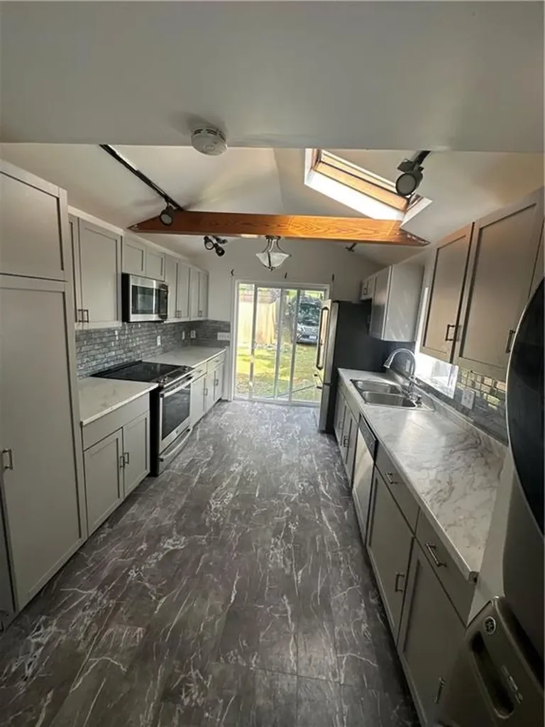 107 Earl Street West Warwick RI 02893