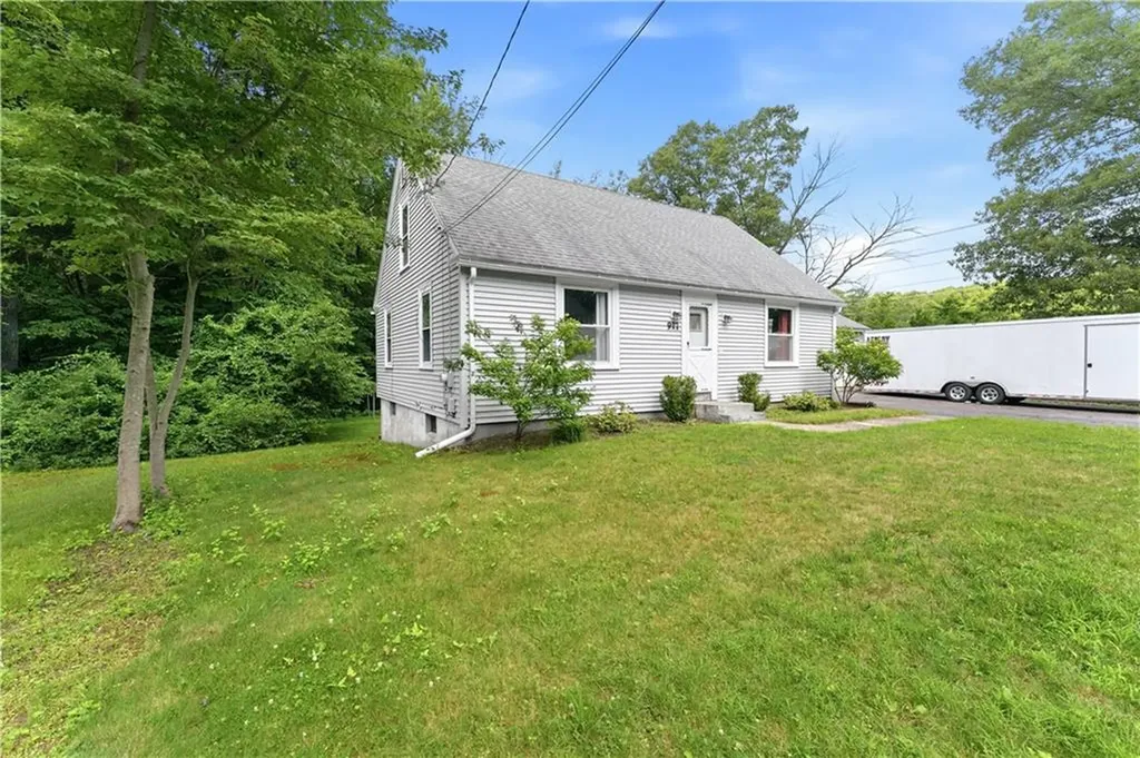 917 Woonsocket Hill Road North Smithfield RI 02896