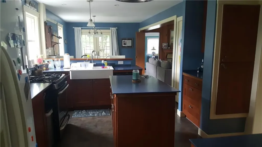 92 Fales Avenue Barrington RI 02806