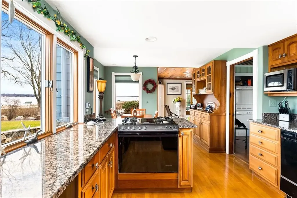 163 Beachwood Drive Warwick RI 02818