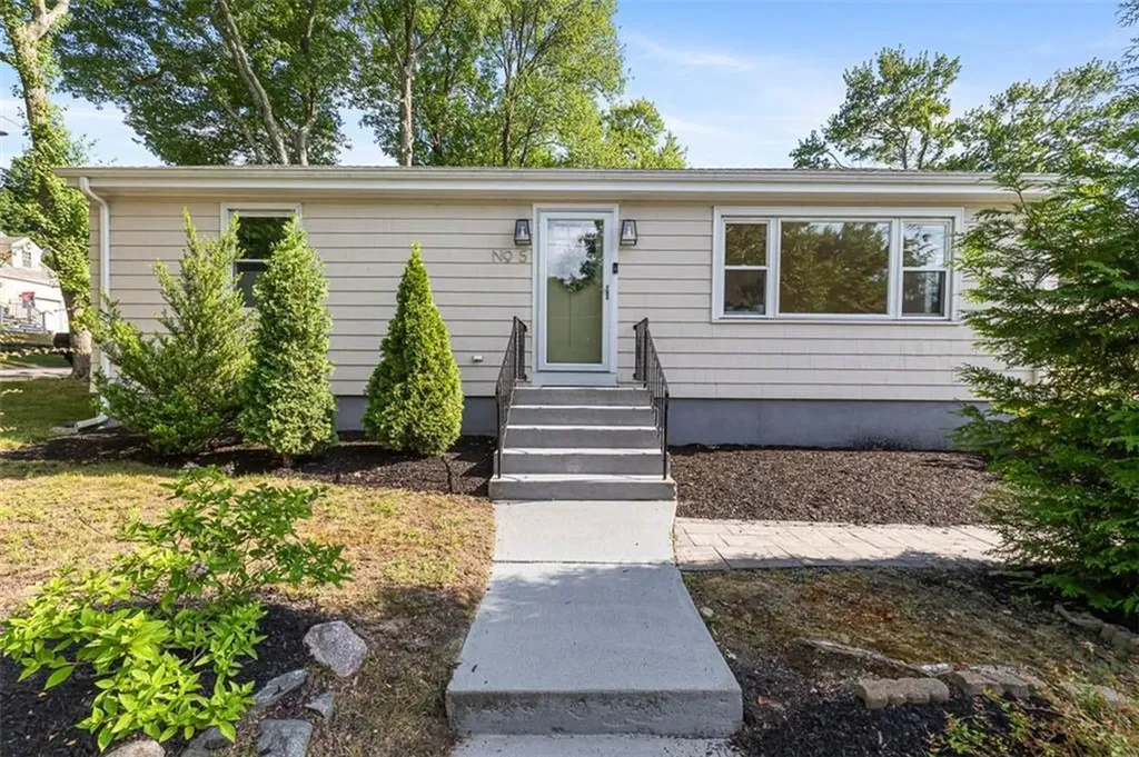 5 Interlocken Road East Providence RI 02914