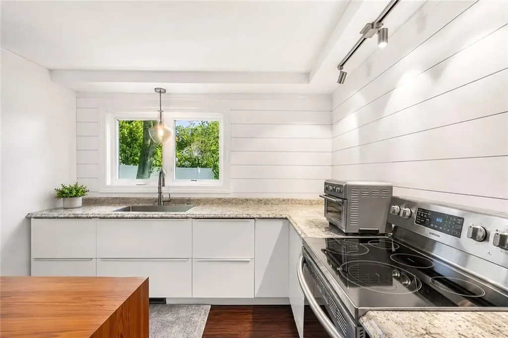 5 Interlocken Road East Providence RI 02914