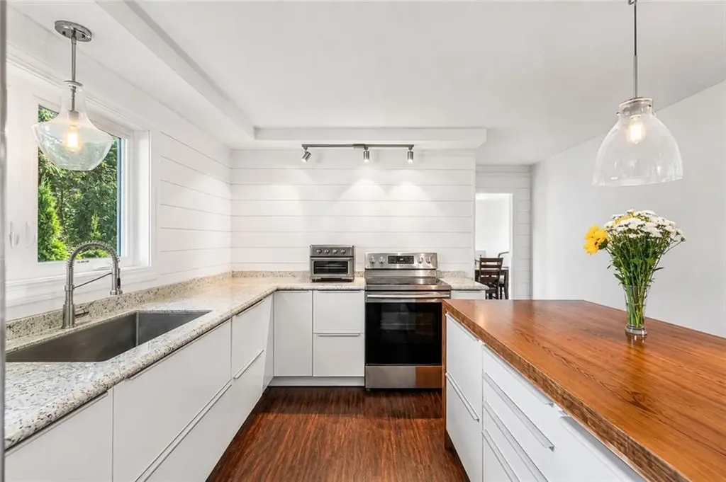 5 Interlocken Road East Providence RI 02914