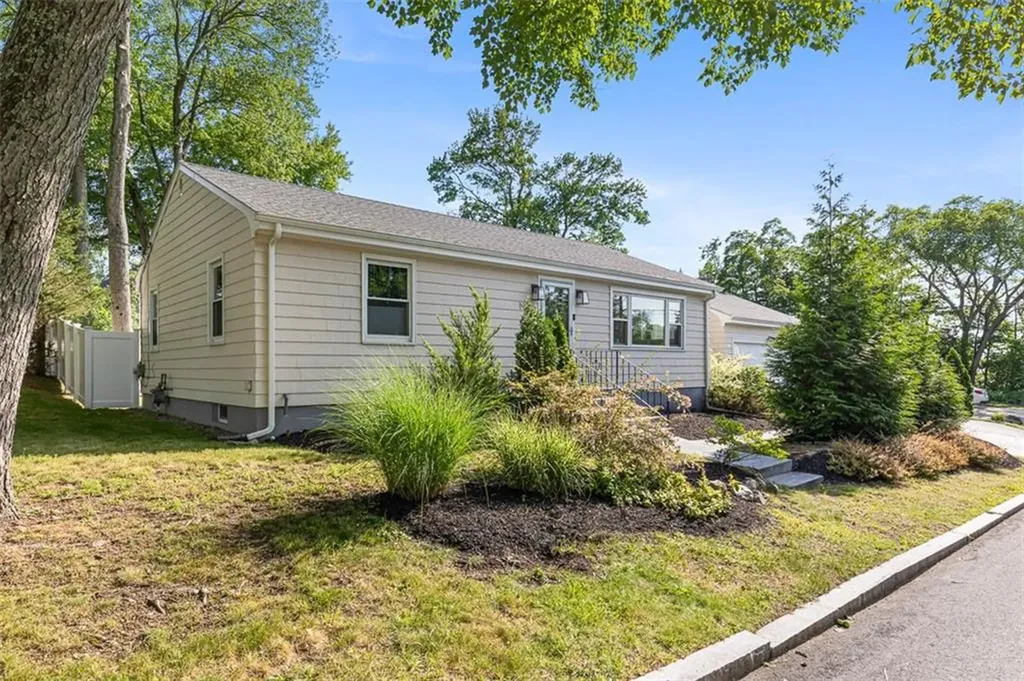 5 Interlocken Road East Providence RI 02914