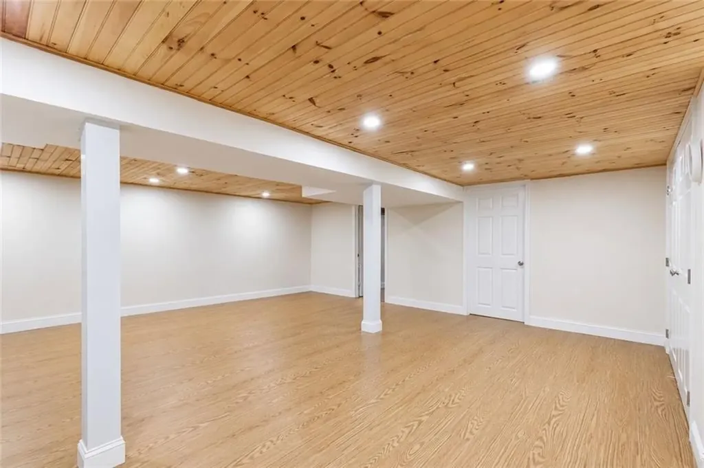 5 Interlocken Road East Providence RI 02914