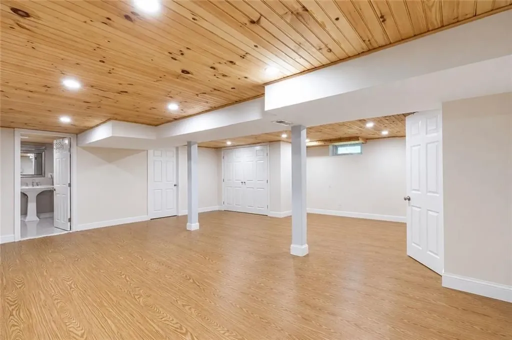 5 Interlocken Road East Providence RI 02914