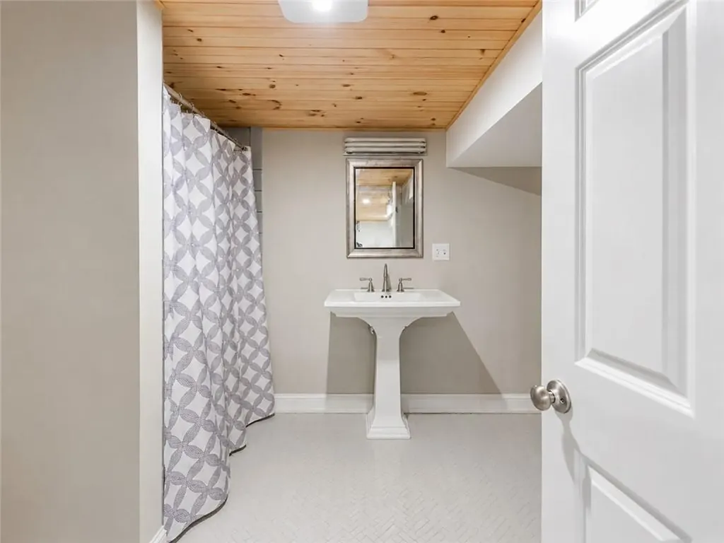 5 Interlocken Road East Providence RI 02914