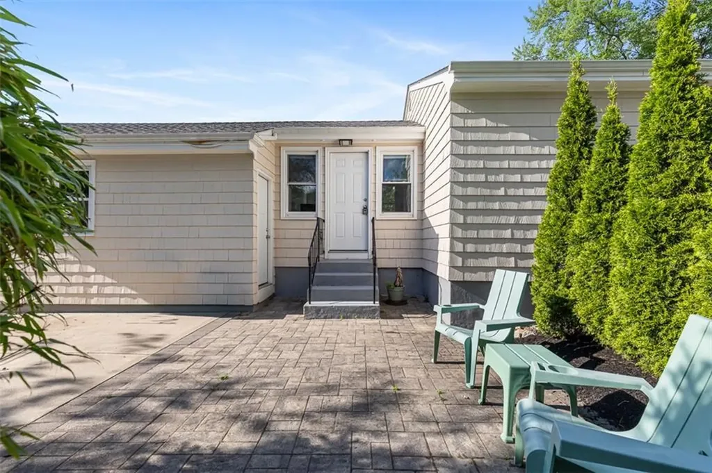 5 Interlocken Road East Providence RI 02914