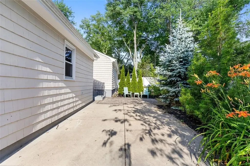5 Interlocken Road East Providence RI 02914