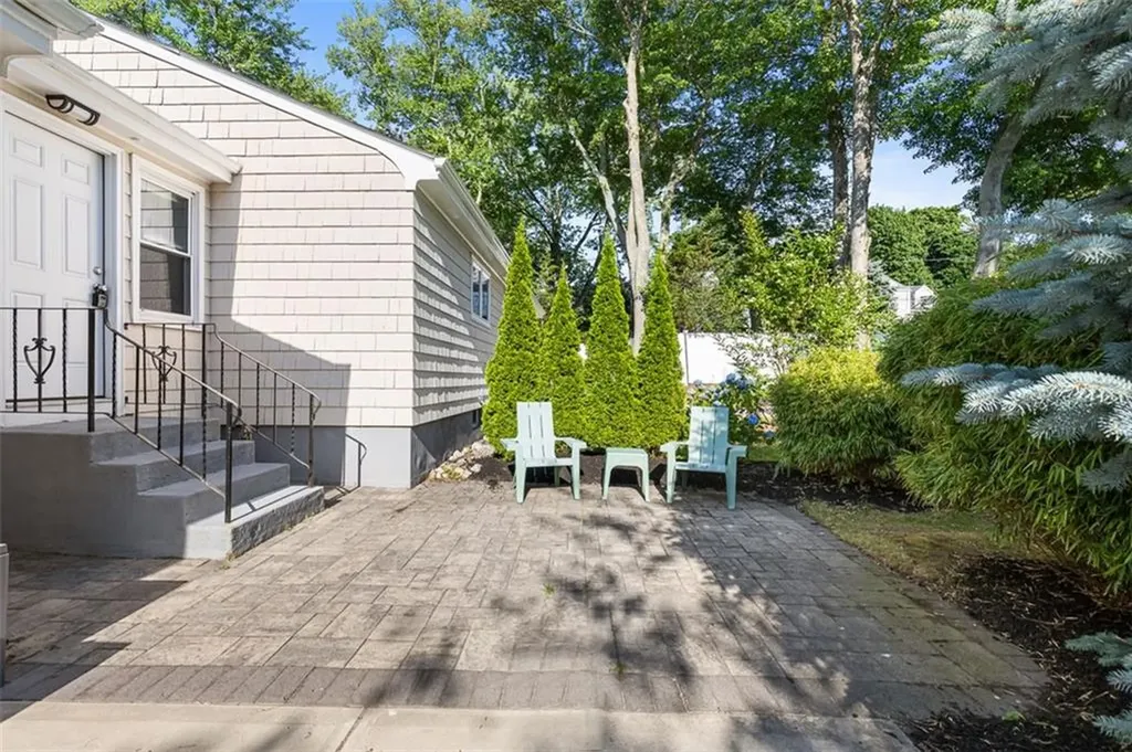 5 Interlocken Road East Providence RI 02914