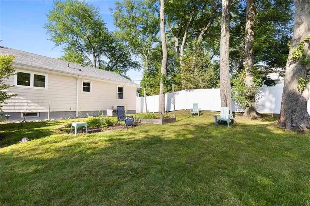 5 Interlocken Road East Providence RI 02914
