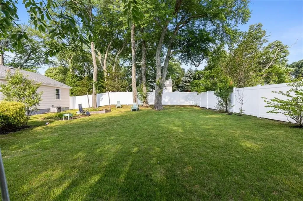 5 Interlocken Road East Providence RI 02914