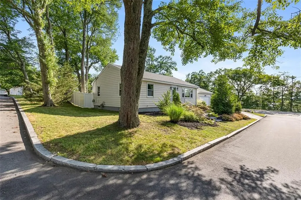 5 Interlocken Road East Providence RI 02914
