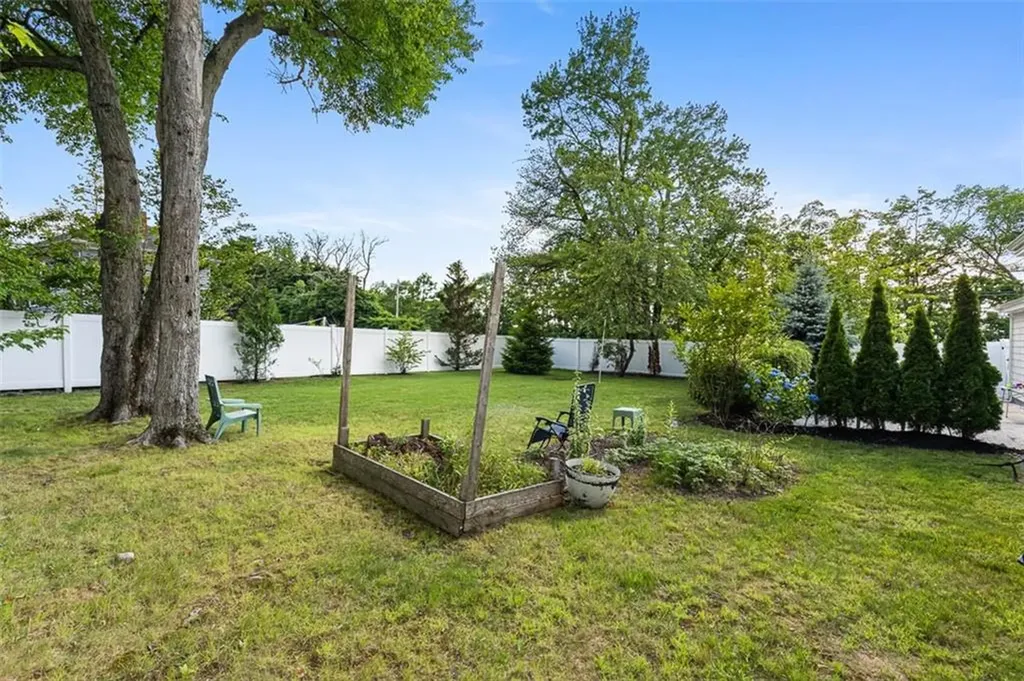5 Interlocken Road East Providence RI 02914