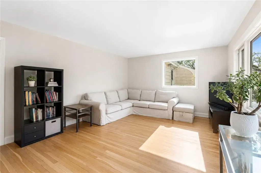 5 Interlocken Road East Providence RI 02914