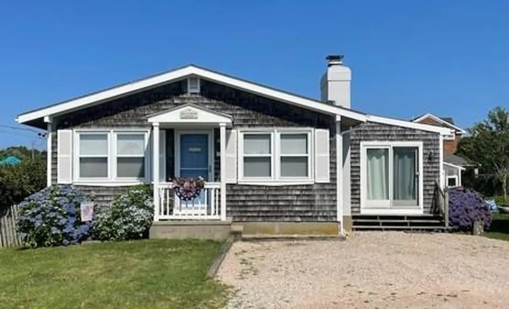 10 Stanton Avenue Narragansett RI 02882