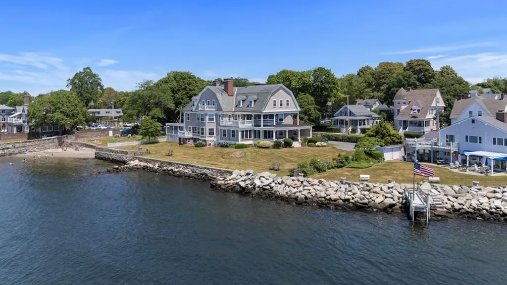 217 Hope Street Bristol RI 02809