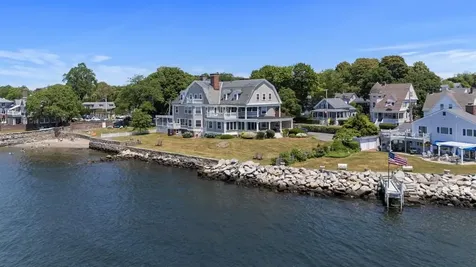 217 Hope Street Bristol RI 02809