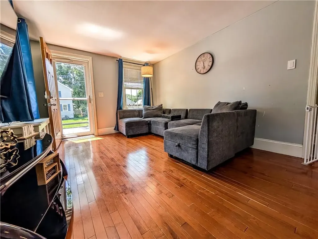 115 Davis Avenue Cranston RI 02910