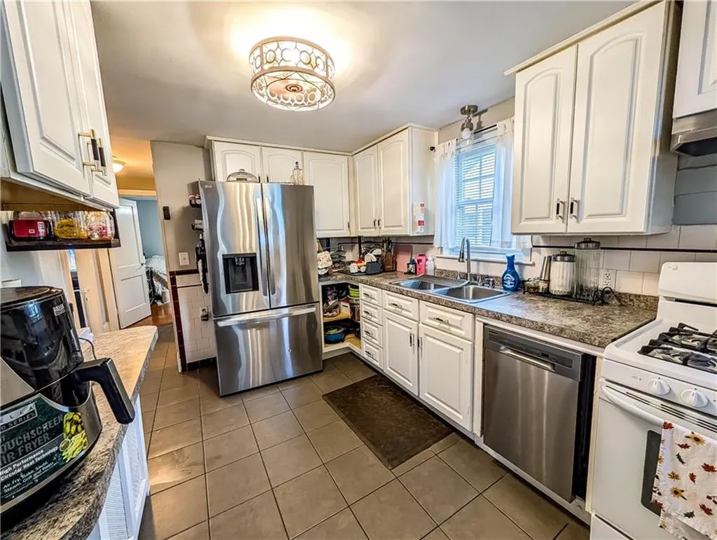 115 Davis Avenue Cranston RI 02910