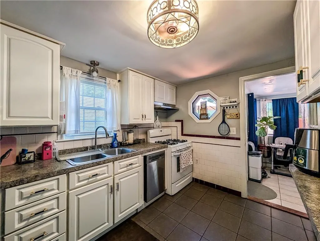 115 Davis Avenue Cranston RI 02910