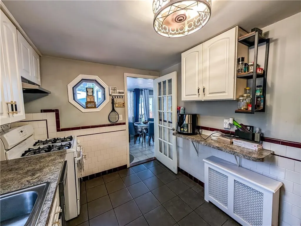 115 Davis Avenue Cranston RI 02910
