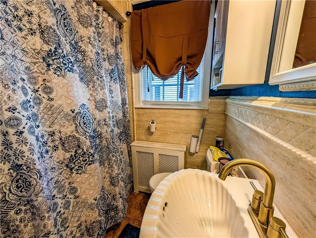 115 Davis Avenue Cranston RI 02910
