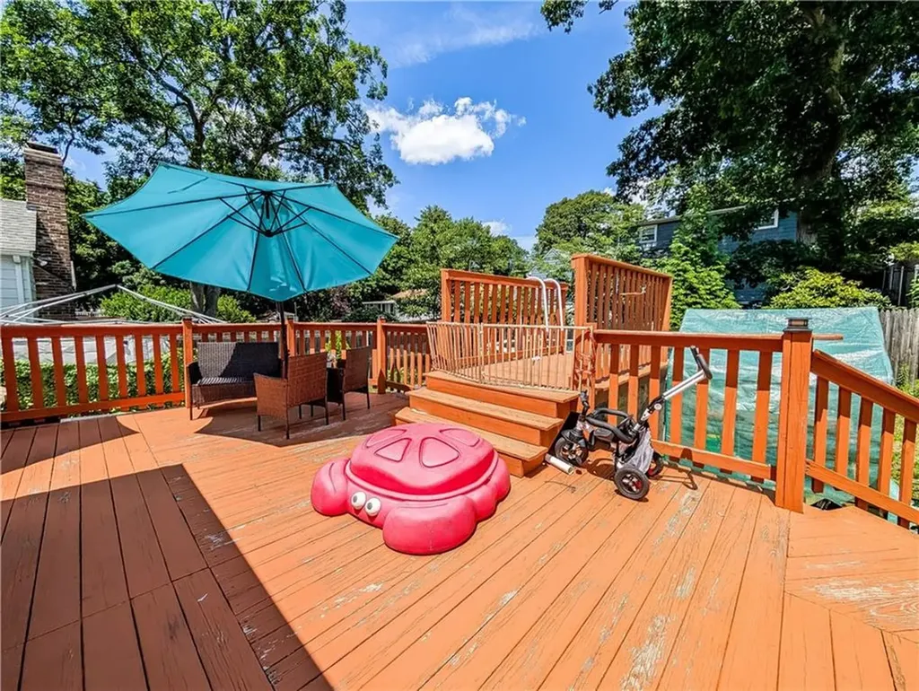 115 Davis Avenue Cranston RI 02910