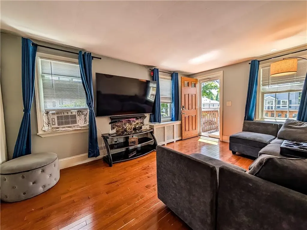 115 Davis Avenue Cranston RI 02910