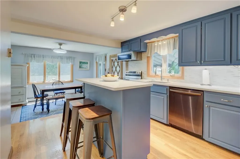15 Whipple Avenue Barrington RI 02806