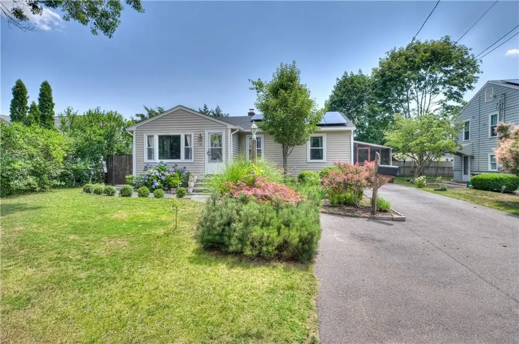 15 Whipple Avenue Barrington RI 02806