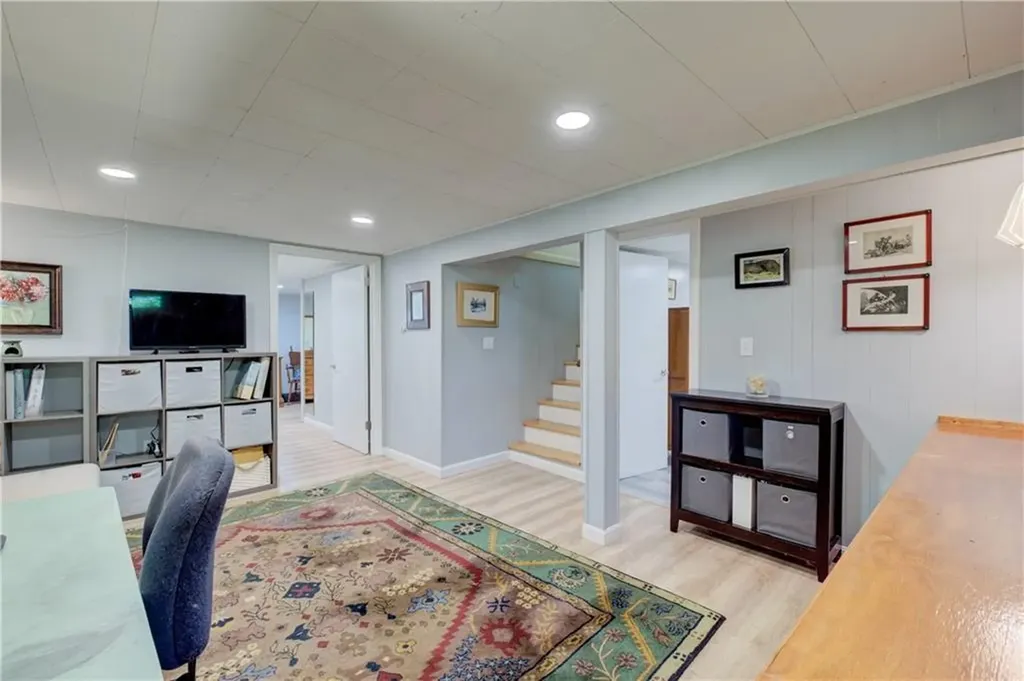 15 Whipple Avenue Barrington RI 02806