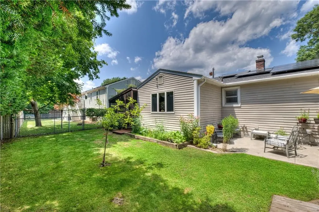 15 Whipple Avenue Barrington RI 02806