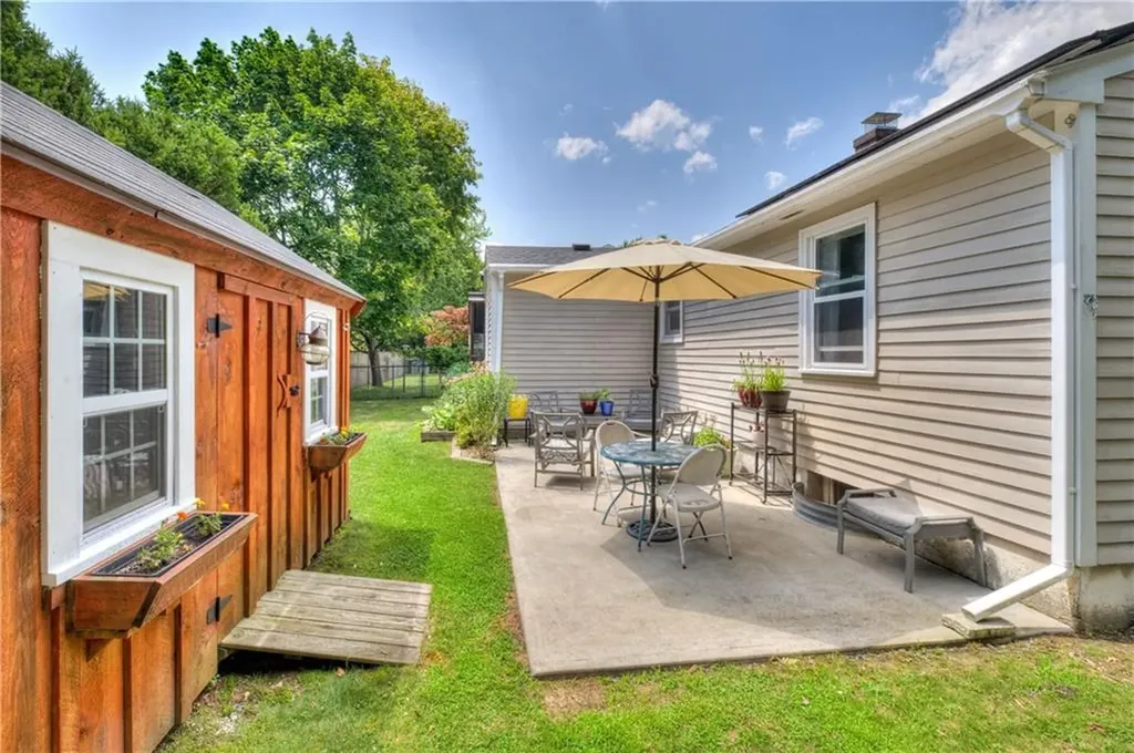 15 Whipple Avenue Barrington RI 02806