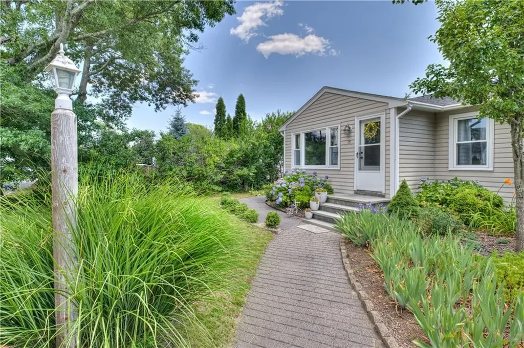 15 Whipple Avenue Barrington RI 02806