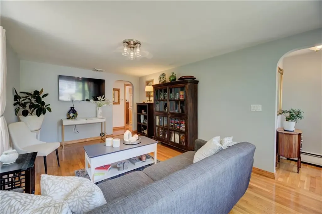 15 Whipple Avenue Barrington RI 02806