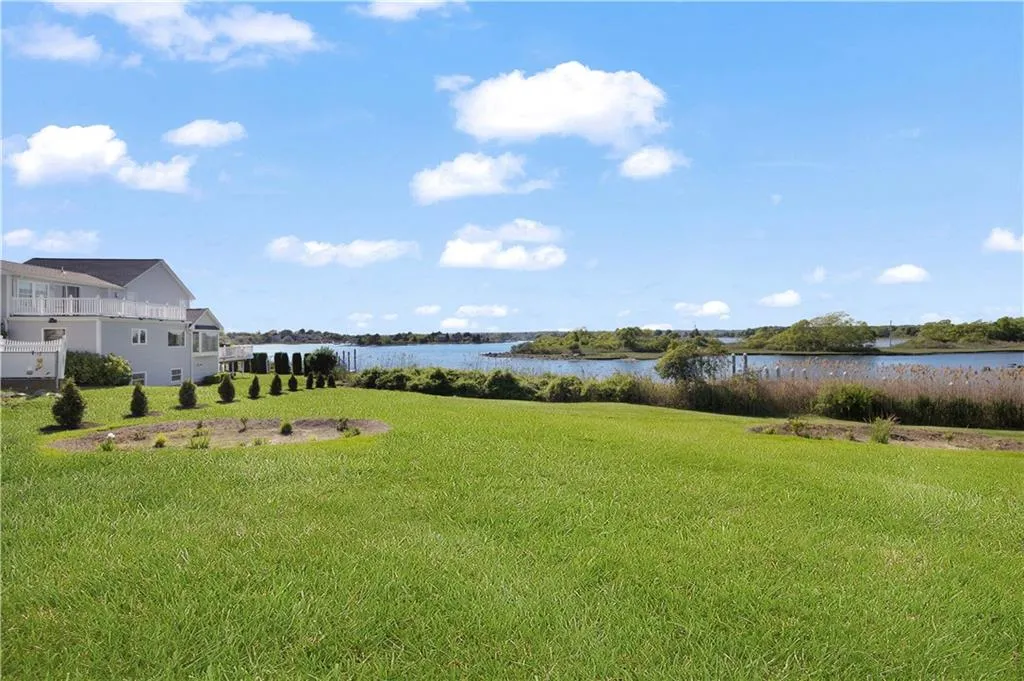 84 Carver Lane Narragansett RI 02882