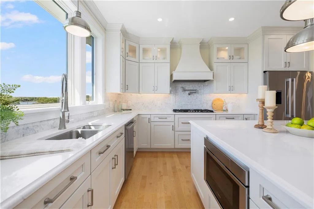 84 Carver Lane Narragansett RI 02882