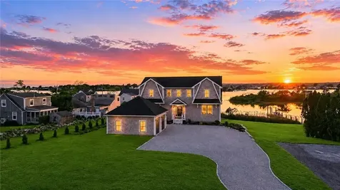 84 Carver Lane Narragansett RI 02882