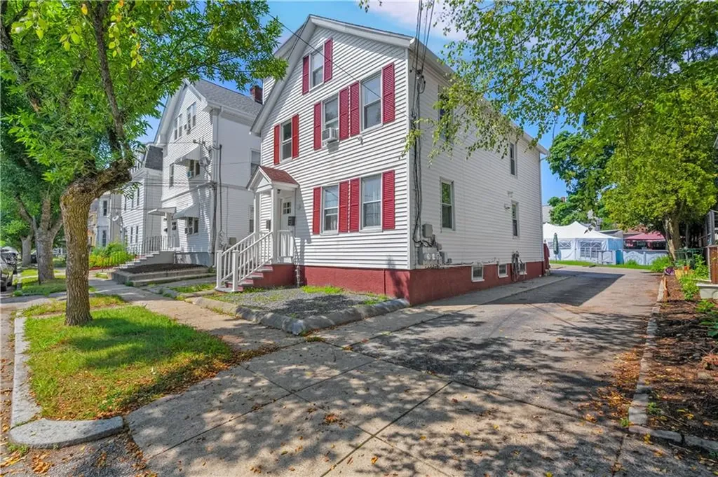 62 Mary Avenue East Providence RI 02914